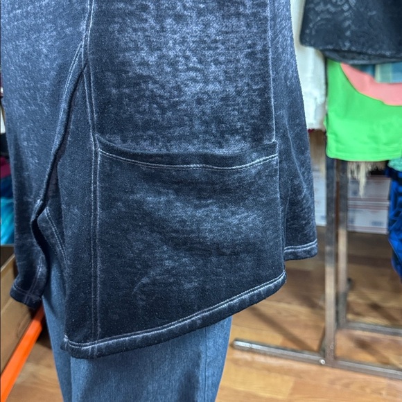 Maurices Women's Black top size medium - Picture 5 of 5